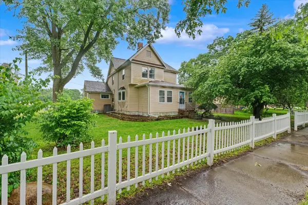 215 E Reynolds ST, Tolono, IL 61880