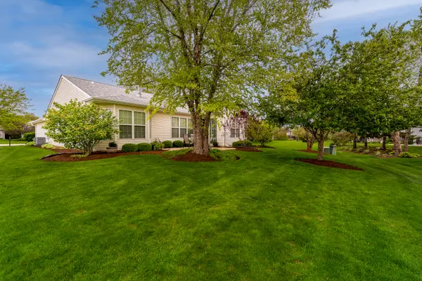 13823 Kirkland DR, Huntley, IL 60142