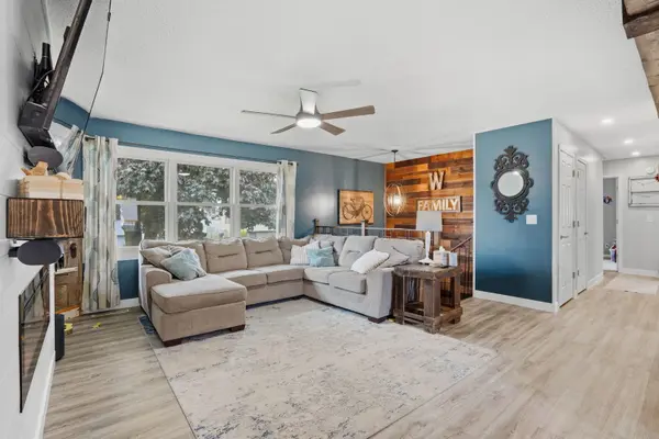 318 E PARKWAY DR, Blue Grass, IA 52726