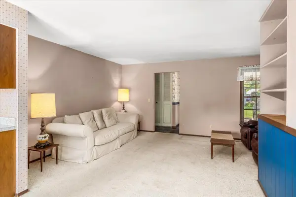 33 Somerset RD, Montgomery, IL 60538