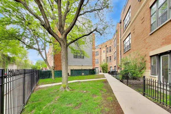2300 W Bloomingdale AVE #B, Chicago, IL 60647