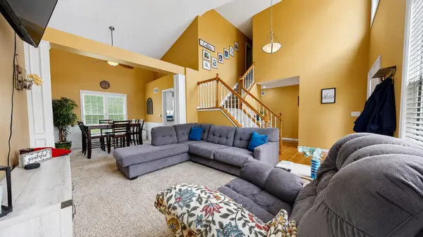 302 Orchard ST, Mahomet, IL 61853