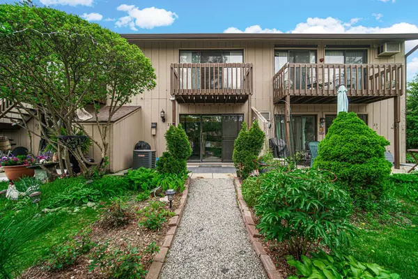 23 Jamaica Colony ST #2, Fox Lake, IL 60020