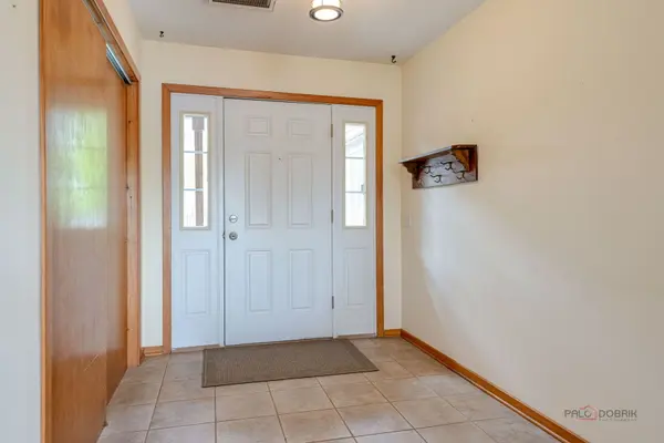 4226 N Riverdale DR, Mchenry, IL 60051