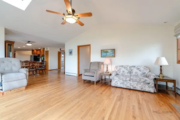 4226 N Riverdale DR, Mchenry, IL 60051