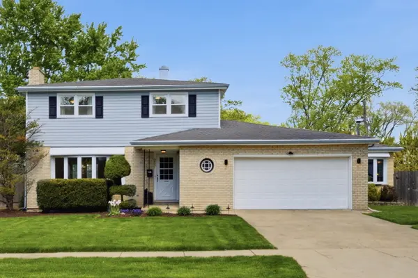 237 N Pioneer DR, Addison, IL 60101