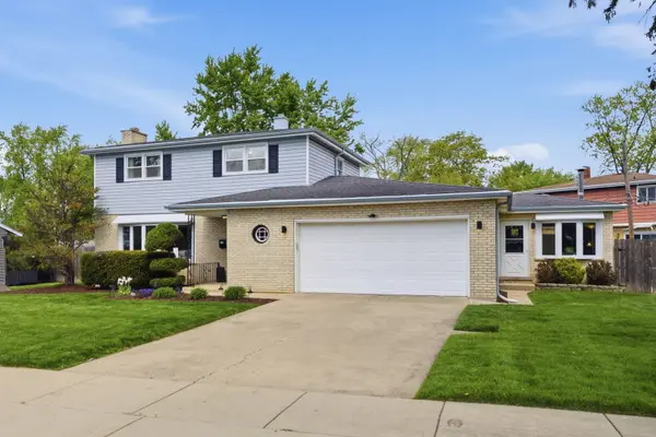 237 N Pioneer DR, Addison, IL 60101
