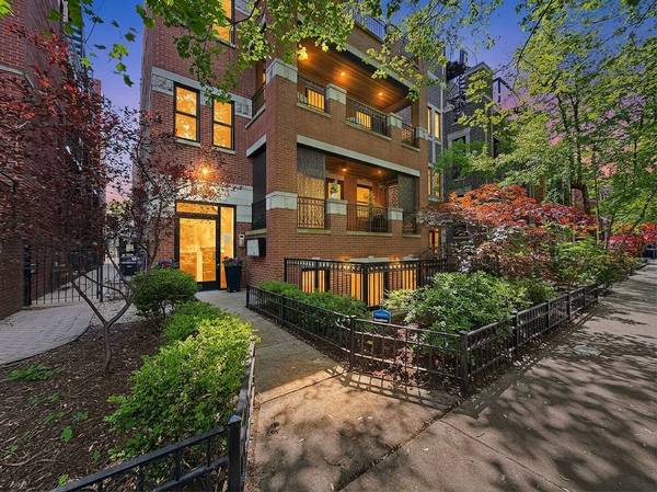 839 W Bradley PL #3, Chicago, IL 60613