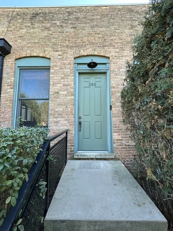 266 Hutchins CT #266, Woodstock, IL 60098