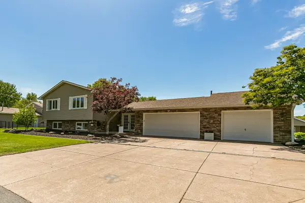 3530 E Harbor DR, Bettendorf, IA 52722