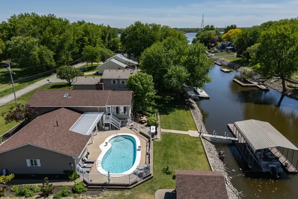 3530 E Harbor DR, Bettendorf, IA 52722