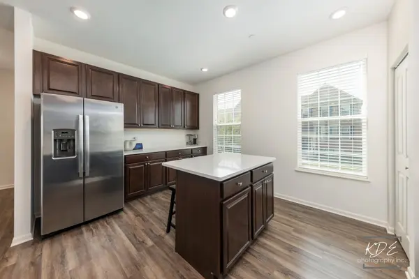 2002 Stuttle RD, Batavia, IL 60510