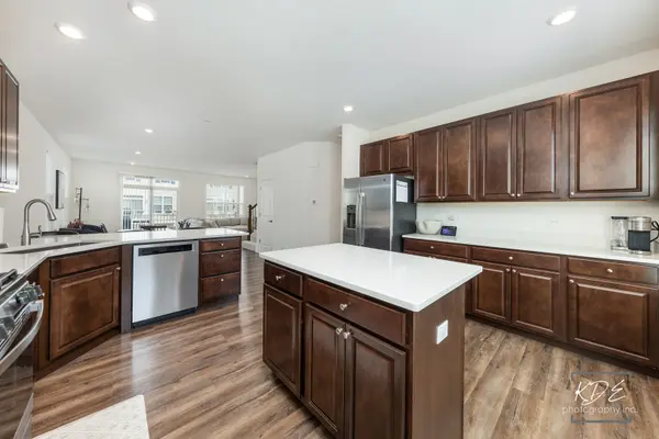2002 Stuttle RD, Batavia, IL 60510
