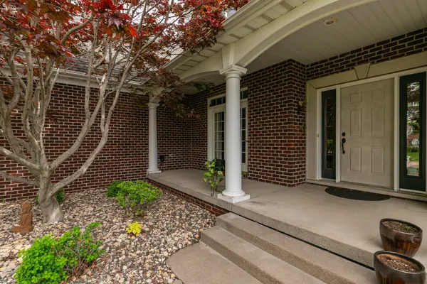 5091 PIGEON CREEK TRL, Bettendorf, IA 52722