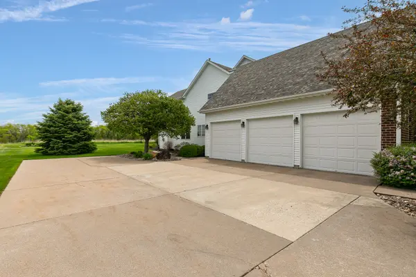 5091 PIGEON CREEK TRL, Bettendorf, IA 52722