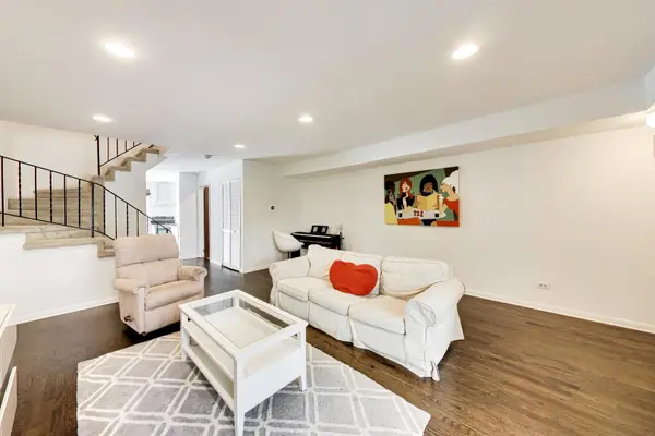 1623 W BELLE PLAINE AVE, Chicago, IL 60613