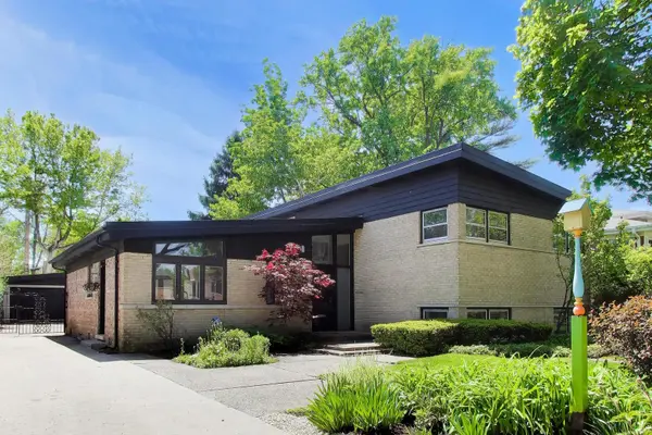 2717 Lincoln LN, Wilmette, IL 60091