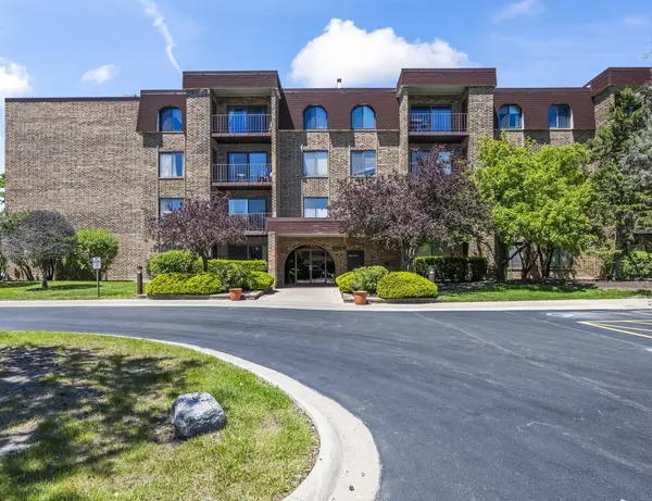 2100 Valencia DR #308B, Northbrook, IL 60062