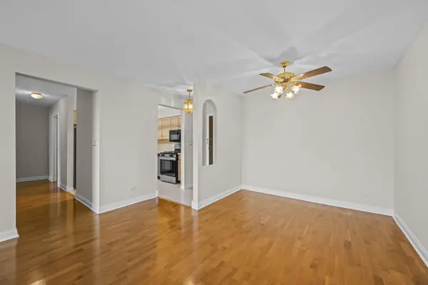 2100 Valencia DR #308B, Northbrook, IL 60062