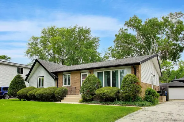 914 Coach RD, Homewood, IL 60430