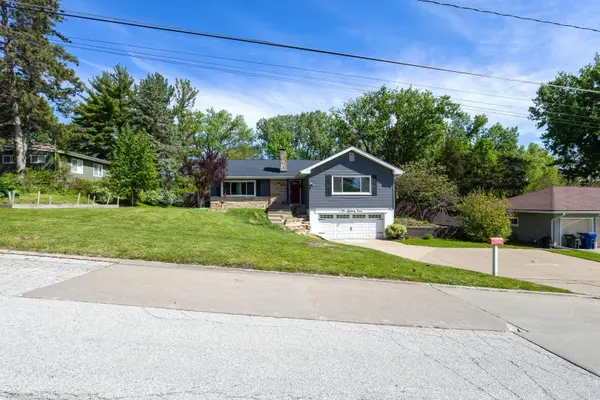 10 Waverly CT, Davenport, IA 52804