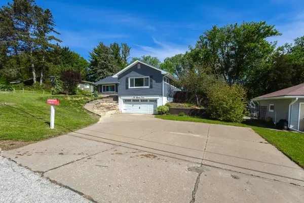 10 Waverly CT, Davenport, IA 52804
