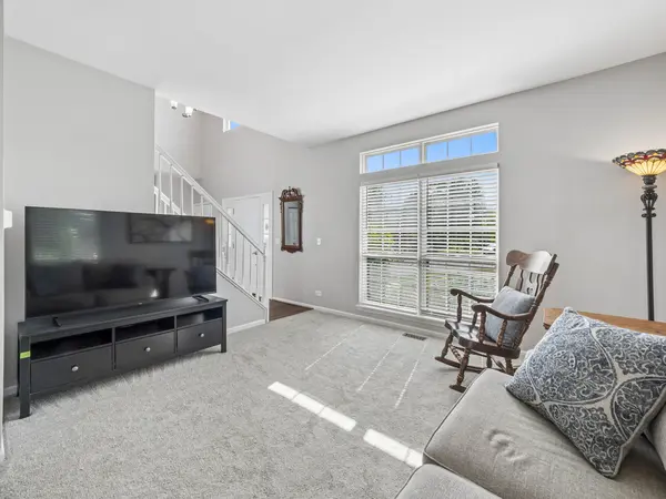 341 S Clearview CIR, Round Lake, IL 60073