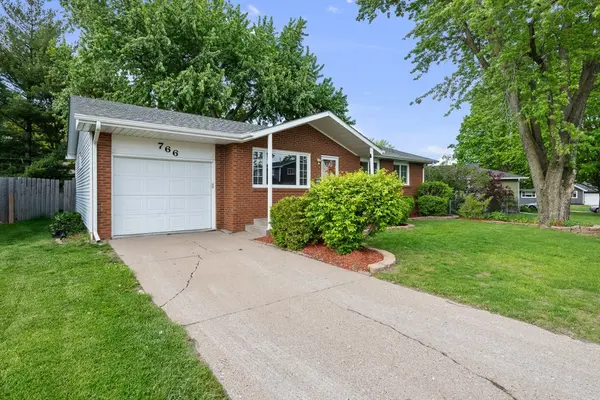 766 W 43rd ST, Davenport, IA 52806