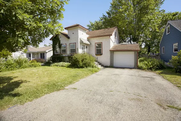 1349 Floresta, Crystal Lake, IL 60014
