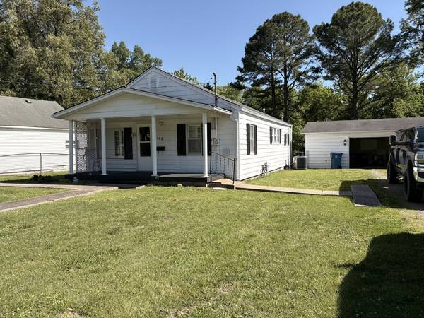 114 W Parrish ST, Benton, IL 62812