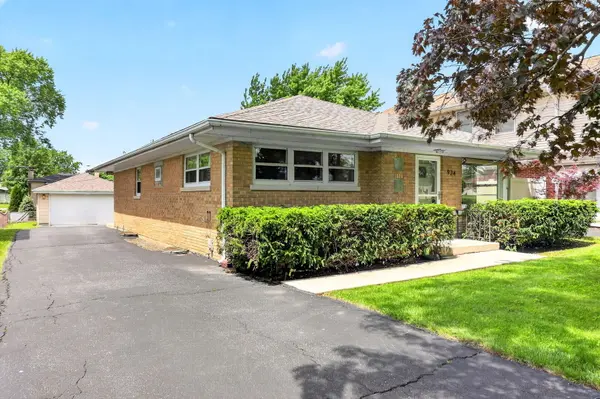 924 S Hillcrest AVE, Elmhurst, IL 60126