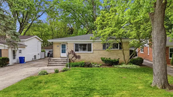579 Dawes AVE, Glen Ellyn, IL 60137