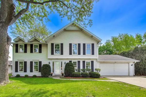 363 Anjou DR, Northbrook, IL 60062