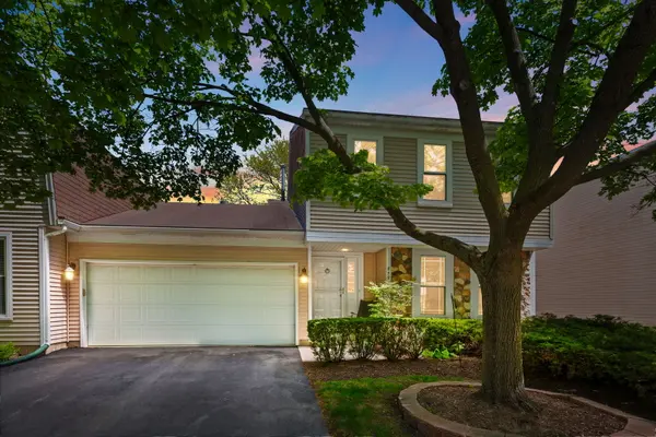 879 Burgess CIR, Buffalo Grove, IL 60089