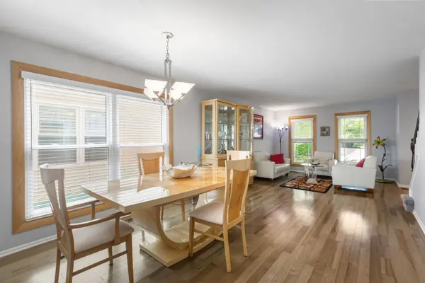879 Burgess CIR, Buffalo Grove, IL 60089