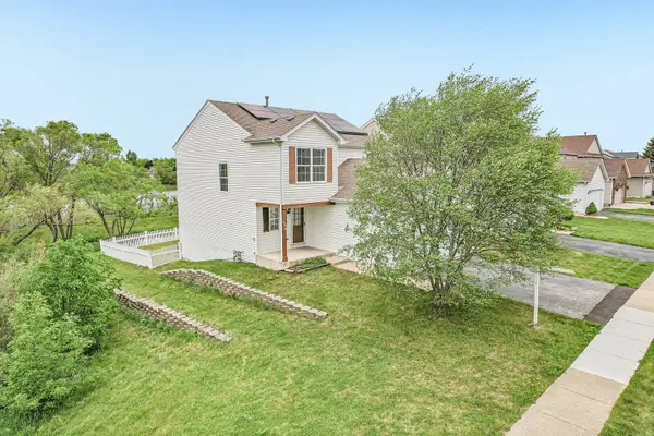 694 W Huron Hills TRL, Round Lake Heights, IL 60073