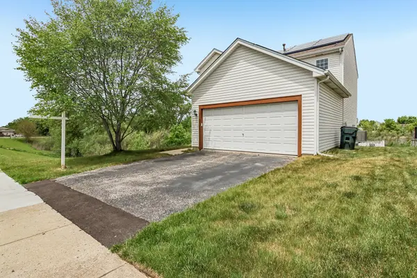 694 W Huron Hills TRL, Round Lake Heights, IL 60073