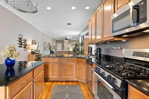 3124 W Cullom AVE #1, Chicago, IL 60618