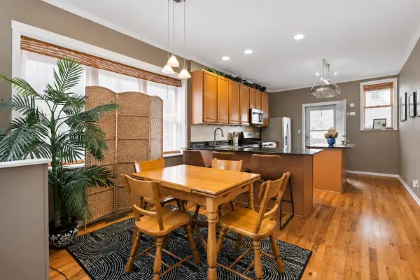 3124 W Cullom AVE #1, Chicago, IL 60618