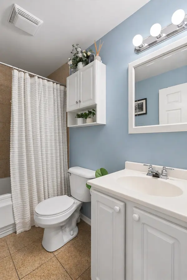 3124 W Cullom AVE #1, Chicago, IL 60618
