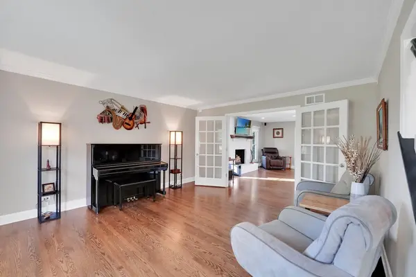 10545 Royal Porthcawl DR, Naperville, IL 60564