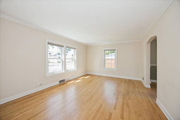 9328 Jefferson AVE, Brookfield, IL 60513