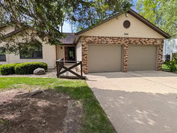 3444 Daren DR #3444, Freeport, IL 61032