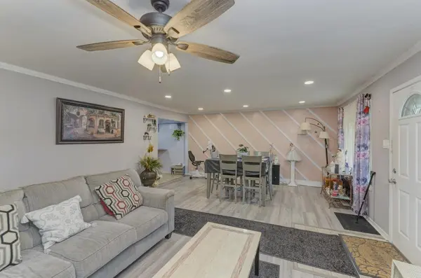 105 Queenswood RD, Bolingbrook, IL 60440