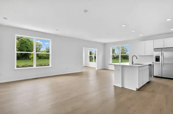 369 Cottrell LN, Aurora, IL 60506