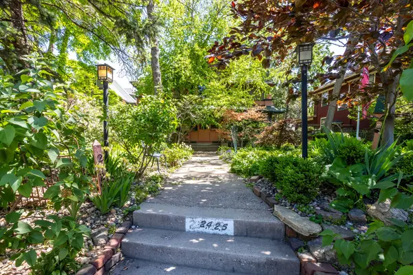 2425 N Brady ST, Davenport, IA 52803