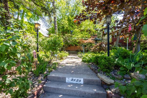 2425 N Brady ST, Davenport, IA 52803