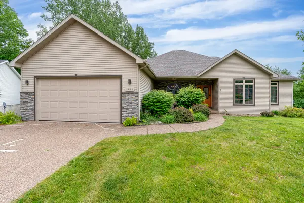 1585 DEER WOOD DR, Bettendorf, IA 52722