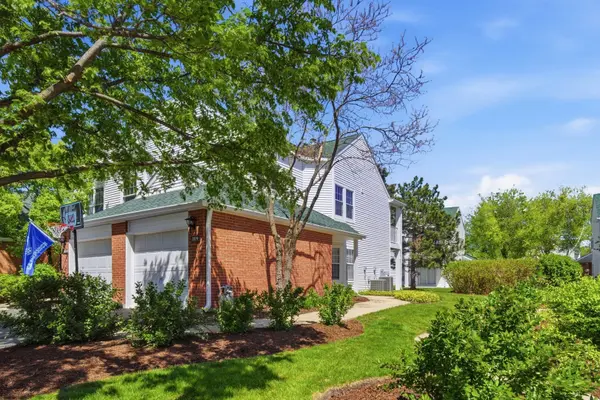 109 Meadowbrook LN #44A, Lake Bluff, IL 60044