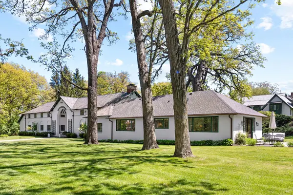 955 E Ringwood RD, Lake Forest, IL 60045